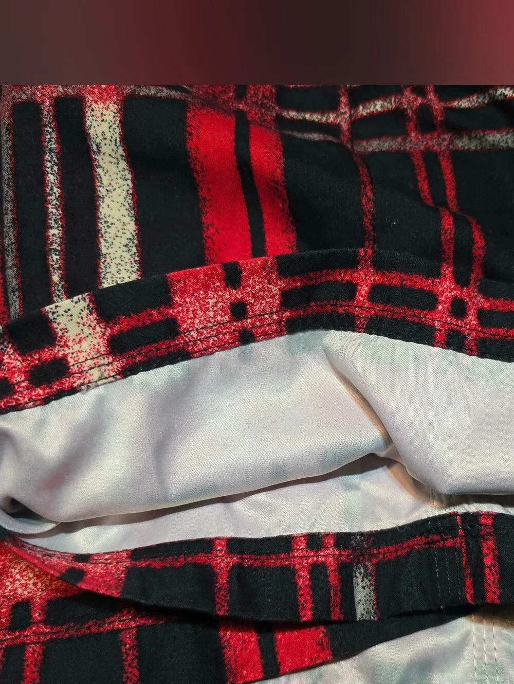 Hurley Plaid Board Shorts Mens Size 32 Red Black & White Y2K Style Trunks